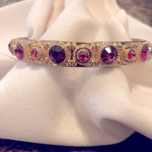 🫶Vintage Heavy gold and pink stone bangle